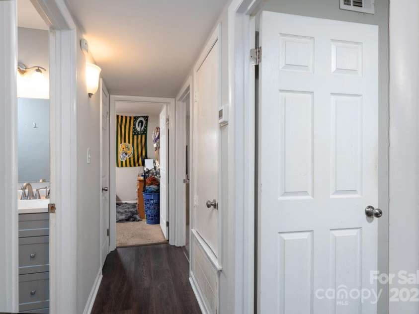 3721 Braden Drive, Charlotte, NC 28216.  MLS# CAR4219966, YatesRealty ID 4706. 