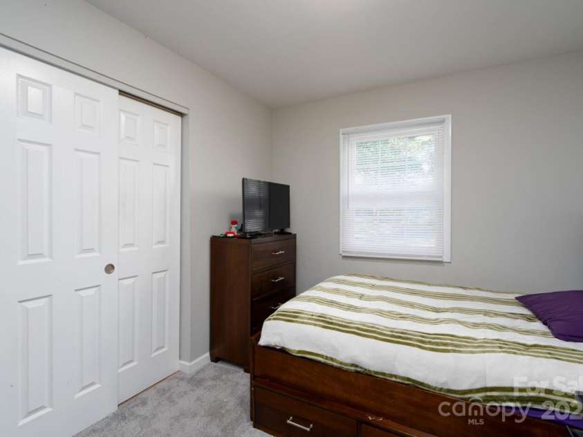 3721 Braden Drive, Charlotte, NC 28216.  MLS# CAR4219966, YatesRealty ID 4706. 