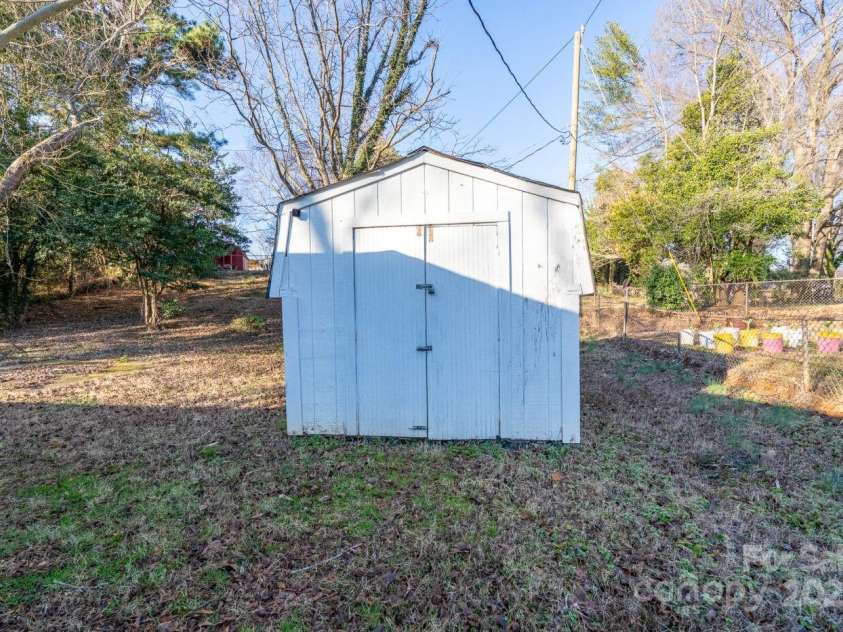 3721 Braden Drive, Charlotte, NC 28216.  MLS# CAR4219966, YatesRealty ID 4706. 