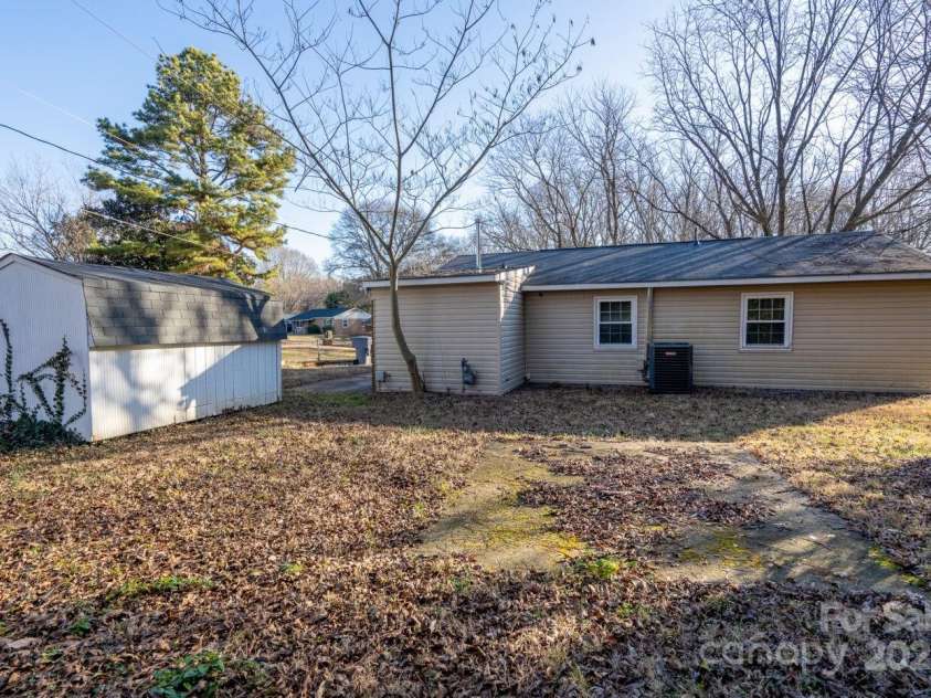 3721 Braden Drive, Charlotte, NC 28216.  MLS# CAR4219966, YatesRealty ID 4706. 