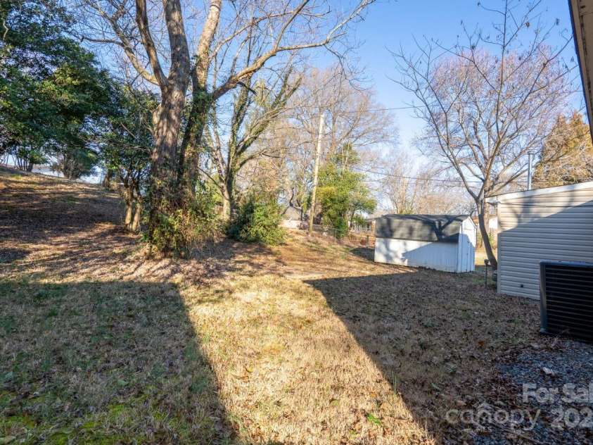 3721 Braden Drive, Charlotte, NC 28216.  MLS# CAR4219966, YatesRealty ID 4706. 