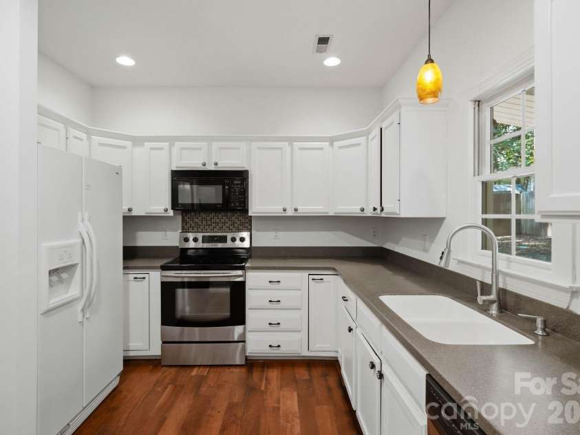 7119 Bevington Woods Lane, Charlotte, NC 28277.  MLS# CAR4416174, YatesRealty ID 47060. 