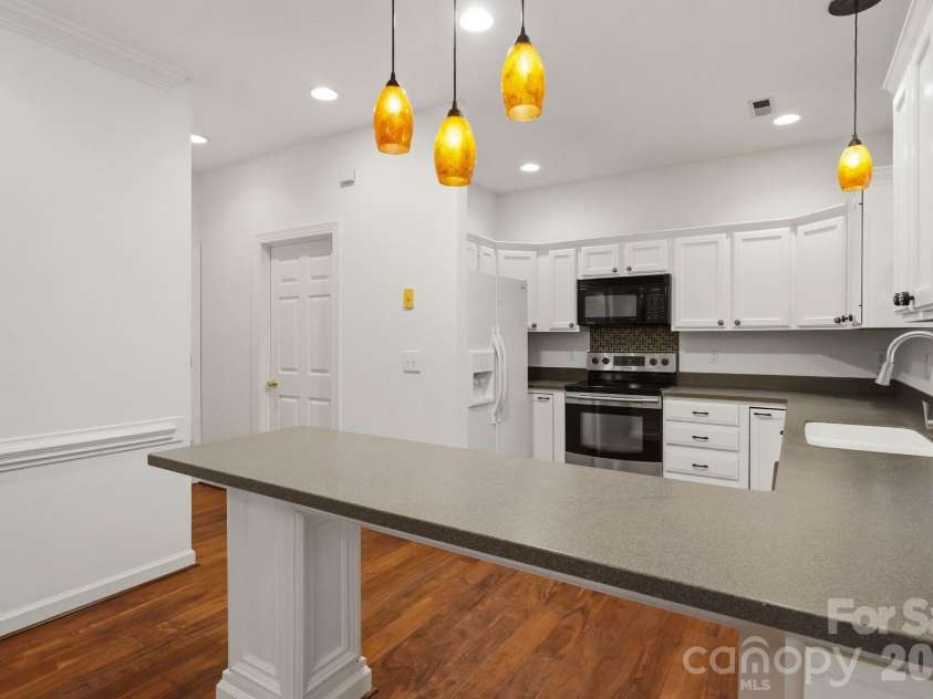 7119 Bevington Woods Lane, Charlotte, NC 28277.  MLS# CAR4416174, YatesRealty ID 47060. 