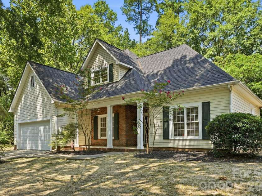 7119 Bevington Woods Lane, Charlotte, NC 28277.  MLS# CAR4416174, YatesRealty ID 47060. 