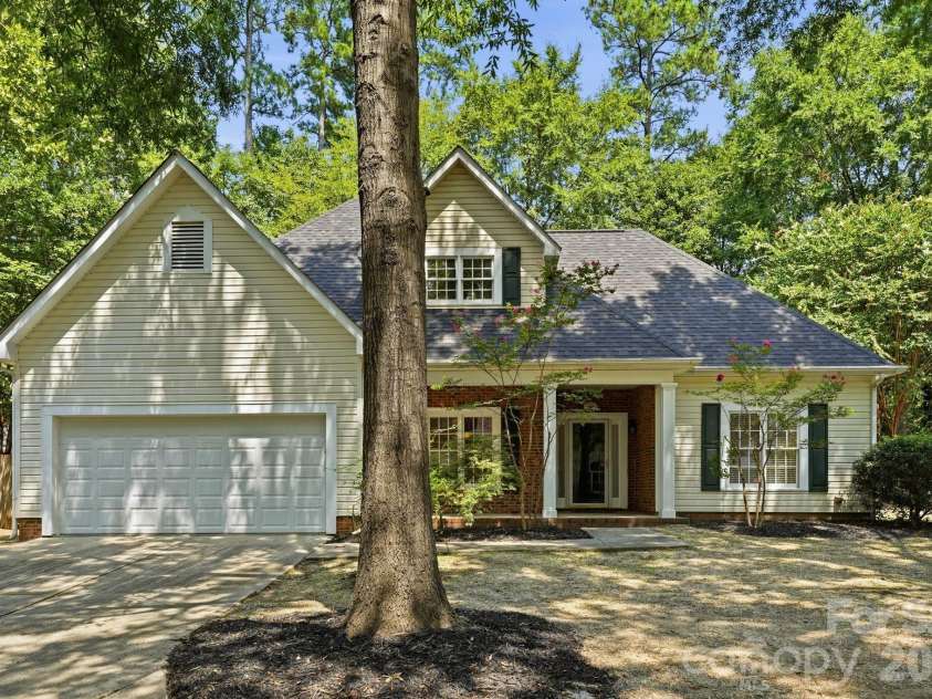 7119 Bevington Woods Lane, Charlotte, NC 28277.  MLS# CAR4416174, YatesRealty ID 47060. 