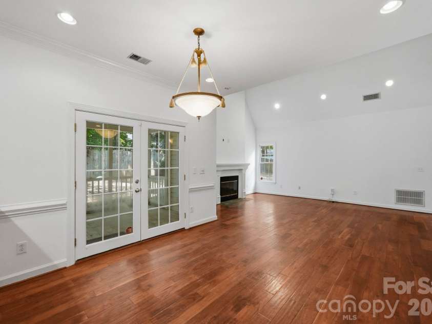 7119 Bevington Woods Lane, Charlotte, NC 28277.  MLS# CAR4416174, YatesRealty ID 47060. Breakfast Area