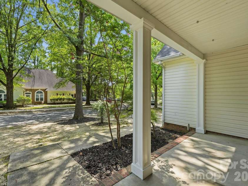 7119 Bevington Woods Lane, Charlotte, NC 28277.  MLS# CAR4416174, YatesRealty ID 47060. Covered Front Porch