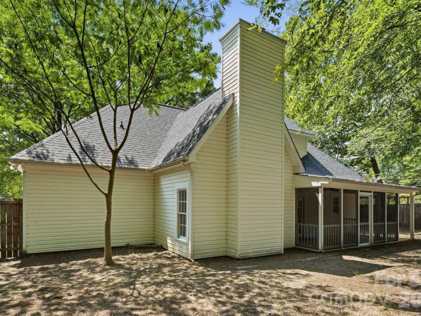 7119 Bevington Woods Lane, Charlotte, NC 28277.  MLS# CAR4416174, YatesRealty ID 47060. Fenced Back yard