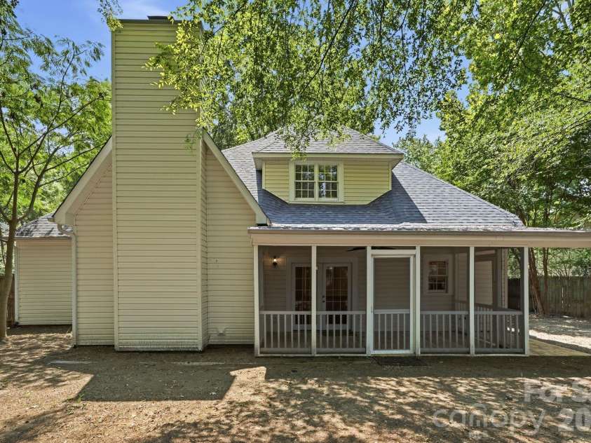 7119 Bevington Woods Lane, Charlotte, NC 28277.  MLS# CAR4416174, YatesRealty ID 47060. Fenced Back yard