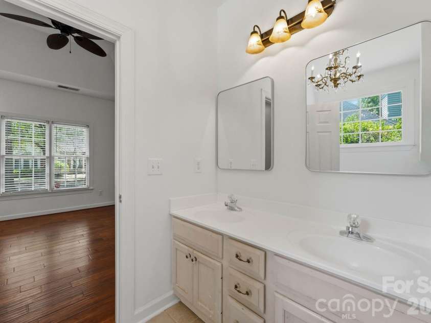 7119 Bevington Woods Lane, Charlotte, NC 28277.  MLS# CAR4416174, YatesRealty ID 47060. Primary Bathroom