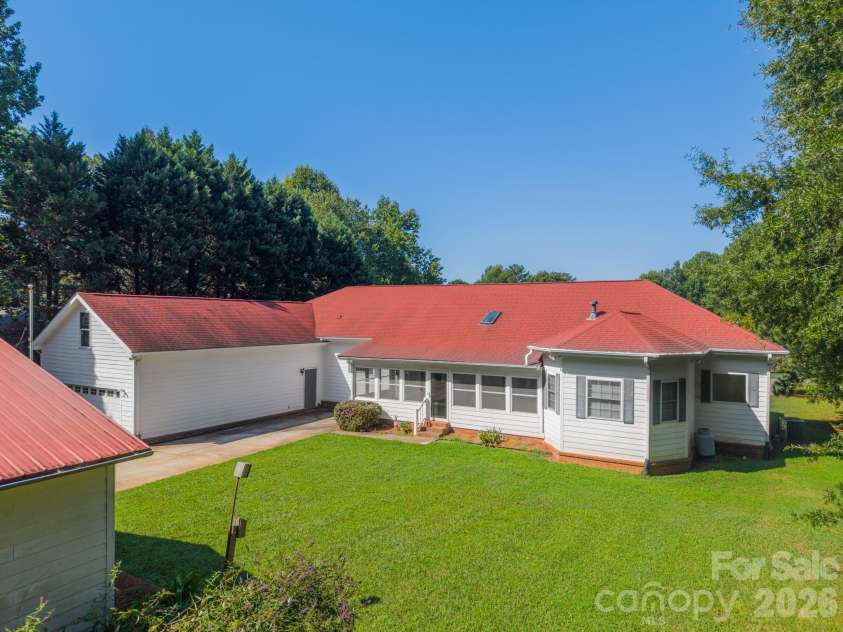 1673 Forest Ridge Drive, Stanley, NC 28164.  MLS# CAR4416622, YatesRealty ID 47061. 