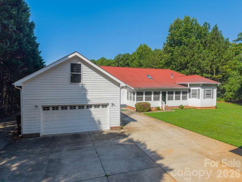 1673 Forest Ridge Drive, Stanley, NC 28164.  MLS# CAR4416622, YatesRealty ID 47061. 