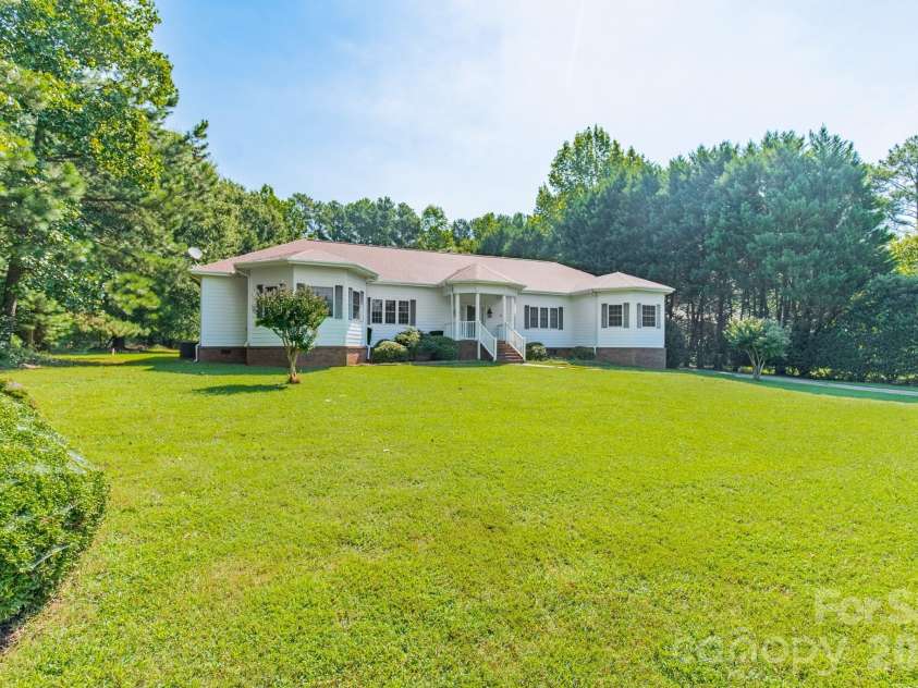 1673 Forest Ridge Drive, Stanley, NC 28164.  MLS# CAR4416622, YatesRealty ID 47061. 