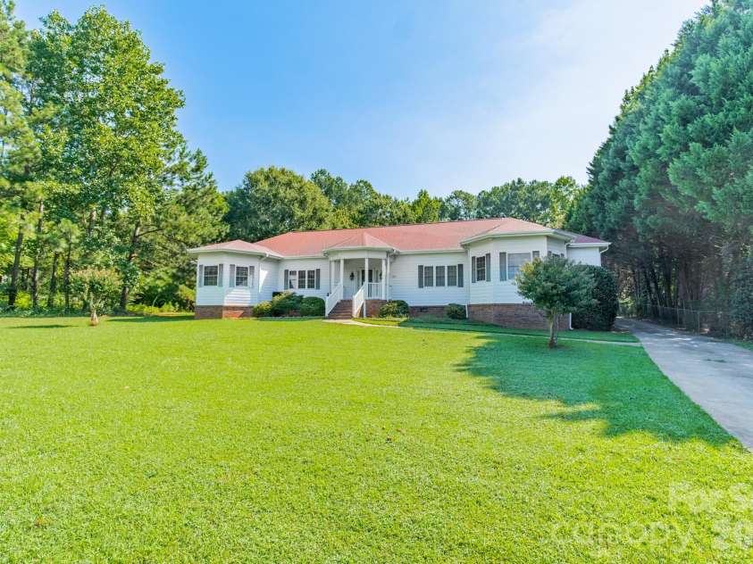 1673 Forest Ridge Drive, Stanley, NC 28164.  MLS# CAR4416622, YatesRealty ID 47061. 