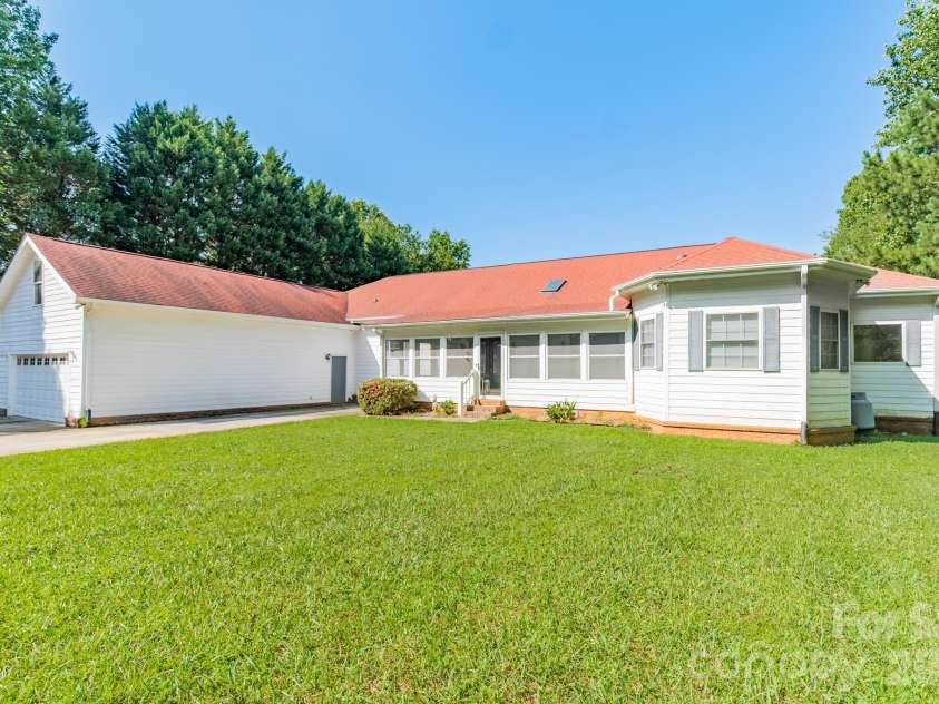 1673 Forest Ridge Drive, Stanley, NC 28164.  MLS# CAR4416622, YatesRealty ID 47061. 