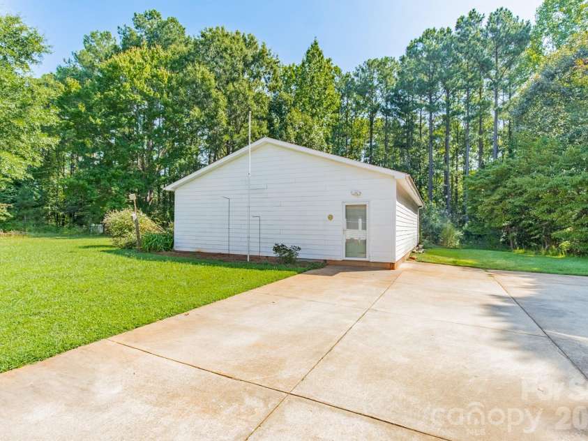 1673 Forest Ridge Drive, Stanley, NC 28164.  MLS# CAR4416622, YatesRealty ID 47061. 