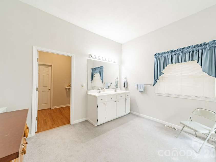 1673 Forest Ridge Drive, Stanley, NC 28164.  MLS# CAR4416622, YatesRealty ID 47061. 