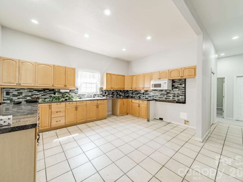 1673 Forest Ridge Drive, Stanley, NC 28164.  MLS# CAR4416622, YatesRealty ID 47061. 