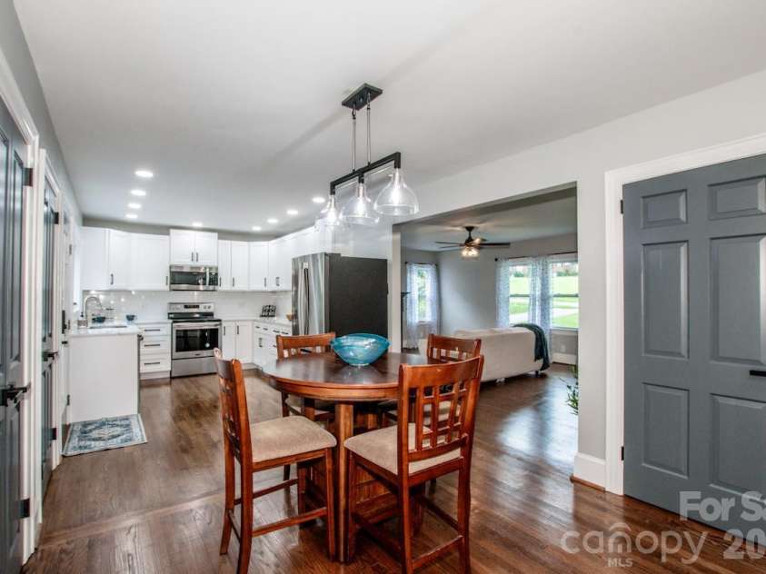 476 Summit Avenue, Statesville, NC 28677.  MLS# CAR4418239, YatesRealty ID 47063. 