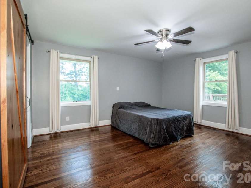 476 Summit Avenue, Statesville, NC 28677.  MLS# CAR4418239, YatesRealty ID 47063. 