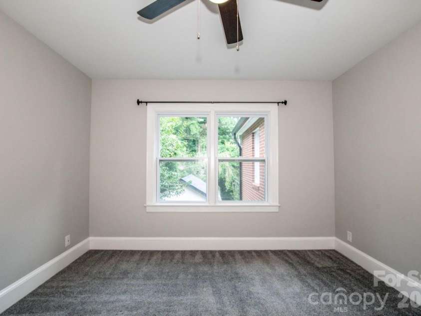 476 Summit Avenue, Statesville, NC 28677.  MLS# CAR4418239, YatesRealty ID 47063. 