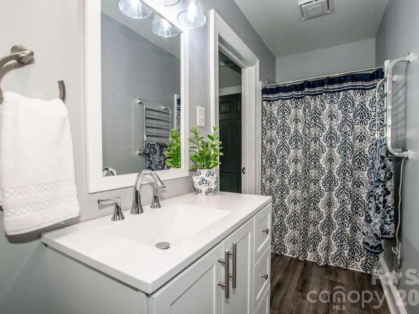 476 Summit Avenue, Statesville, NC 28677.  MLS# CAR4418239, YatesRealty ID 47063. 