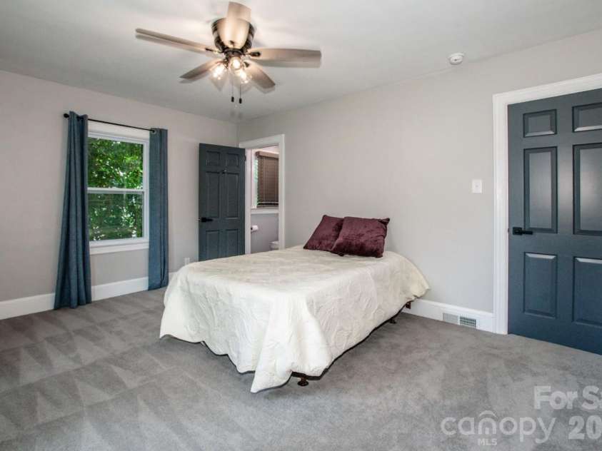 476 Summit Avenue, Statesville, NC 28677.  MLS# CAR4418239, YatesRealty ID 47063. 