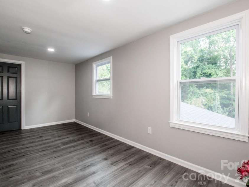 476 Summit Avenue, Statesville, NC 28677.  MLS# CAR4418239, YatesRealty ID 47063. 
