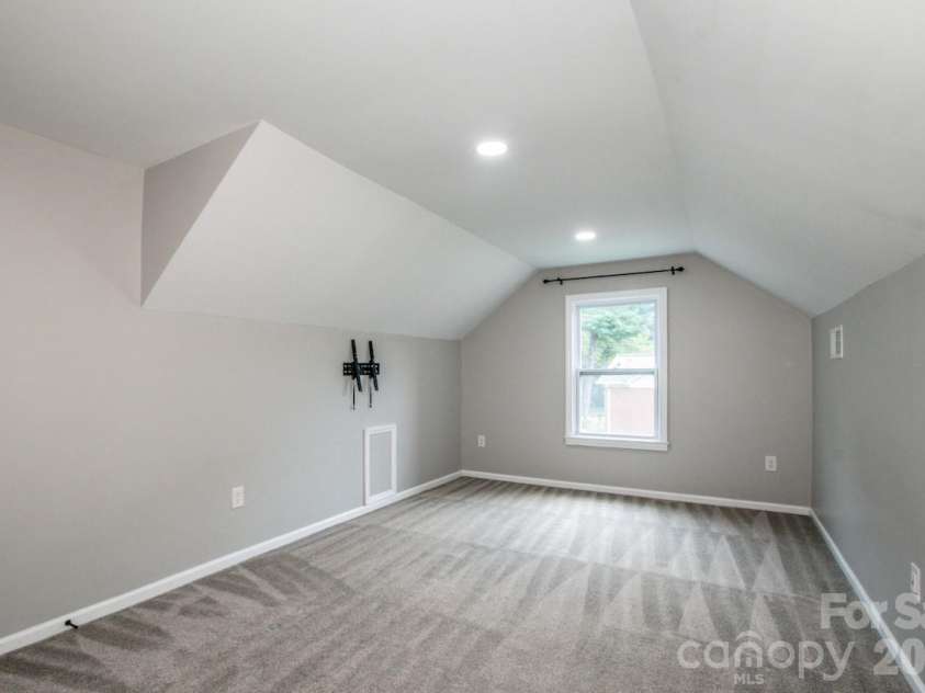 476 Summit Avenue, Statesville, NC 28677.  MLS# CAR4418239, YatesRealty ID 47063. 