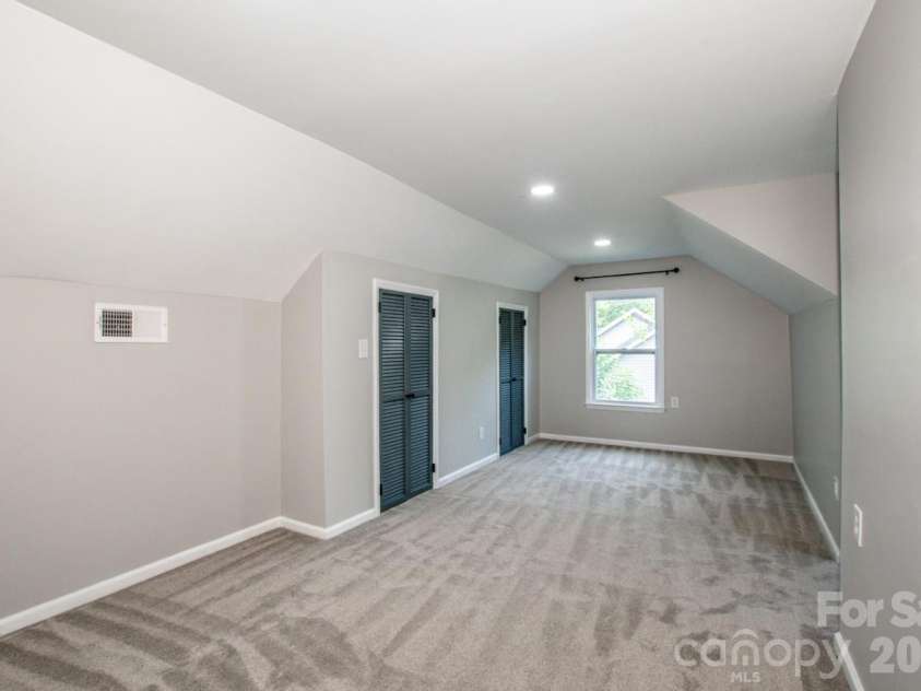 476 Summit Avenue, Statesville, NC 28677.  MLS# CAR4418239, YatesRealty ID 47063. 