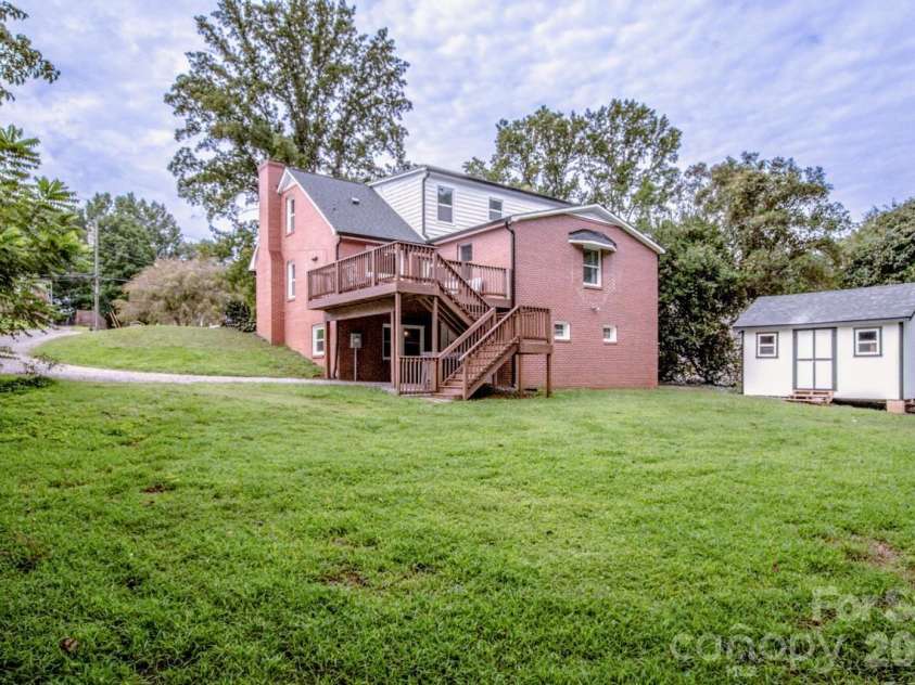 476 Summit Avenue, Statesville, NC 28677.  MLS# CAR4418239, YatesRealty ID 47063. 