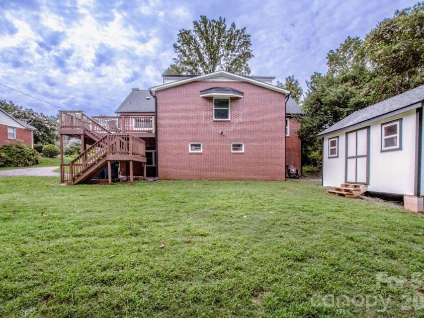 476 Summit Avenue, Statesville, NC 28677.  MLS# CAR4418239, YatesRealty ID 47063. 