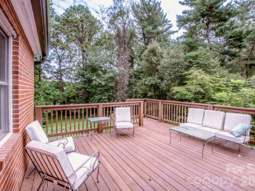 476 Summit Avenue, Statesville, NC 28677.  MLS# CAR4418239, YatesRealty ID 47063. 