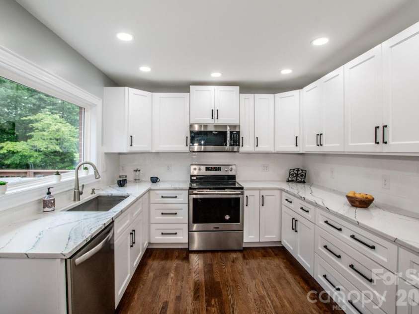 476 Summit Avenue, Statesville, NC 28677.  MLS# CAR4418239, YatesRealty ID 47063. 