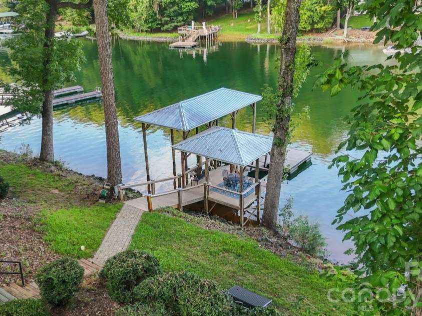 19007 Kailua Circle, Tega Cay, SC 29708.  MLS# CAR4417140, YatesRealty ID 47065. 
