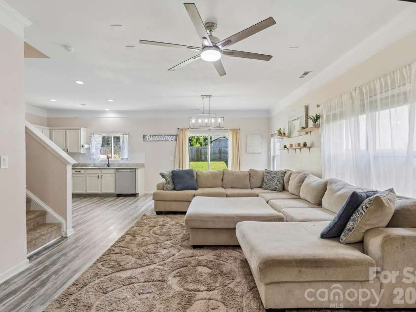 10302 Hugue Way, Charlotte, NC 28214.  MLS# CAR4417320, YatesRealty ID 47066. 