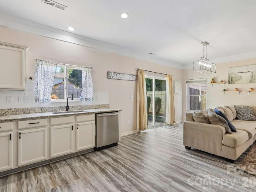 10302 Hugue Way, Charlotte, NC 28214.  MLS# CAR4417320, YatesRealty ID 47066. 