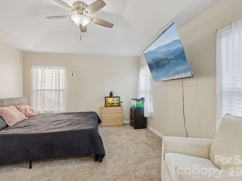10302 Hugue Way, Charlotte, NC 28214.  MLS# CAR4417320, YatesRealty ID 47066. 