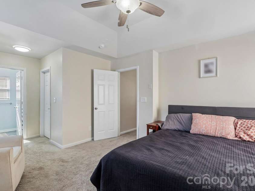 10302 Hugue Way, Charlotte, NC 28214.  MLS# CAR4417320, YatesRealty ID 47066. 