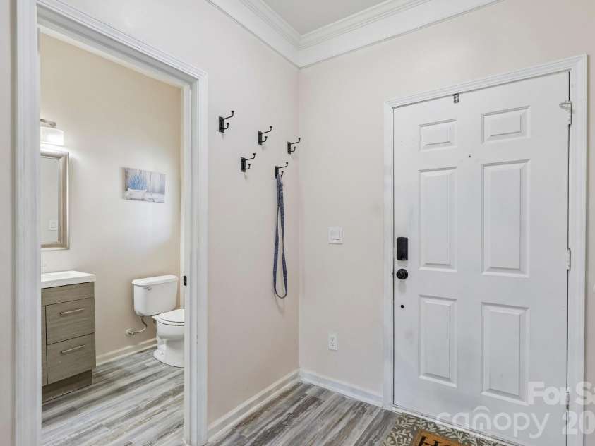 10302 Hugue Way, Charlotte, NC 28214.  MLS# CAR4417320, YatesRealty ID 47066. 