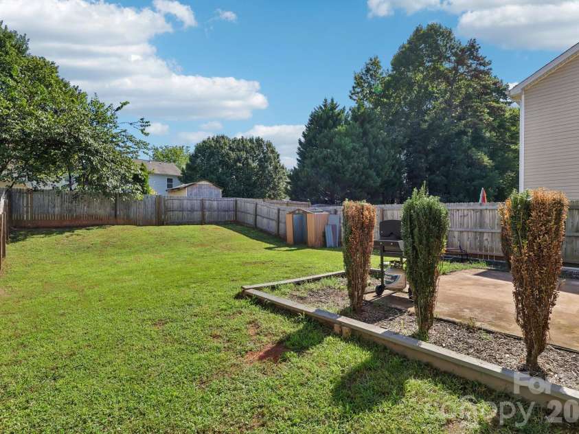10302 Hugue Way, Charlotte, NC 28214.  MLS# CAR4417320, YatesRealty ID 47066. 