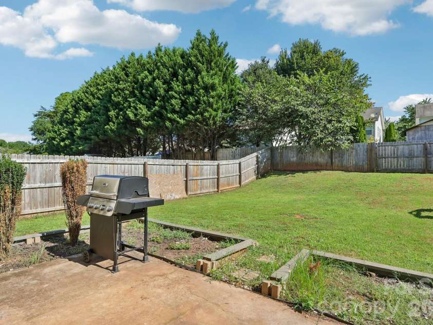 10302 Hugue Way, Charlotte, NC 28214.  MLS# CAR4417320, YatesRealty ID 47066. 