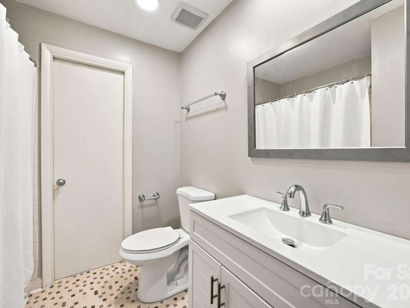 4603 Hedgemore Drive, Charlotte, NC 28209.  MLS# CAR4417329, YatesRealty ID 47068. 