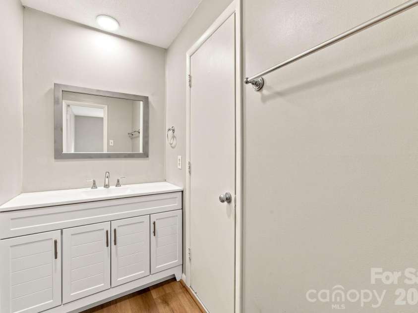 4603 Hedgemore Drive, Charlotte, NC 28209.  MLS# CAR4417329, YatesRealty ID 47068. 