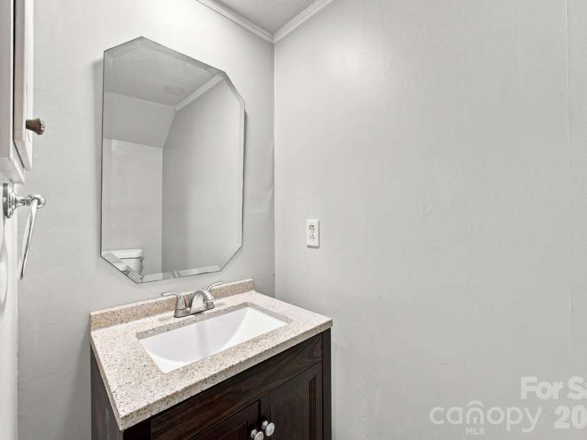4603 Hedgemore Drive, Charlotte, NC 28209.  MLS# CAR4417329, YatesRealty ID 47068. 