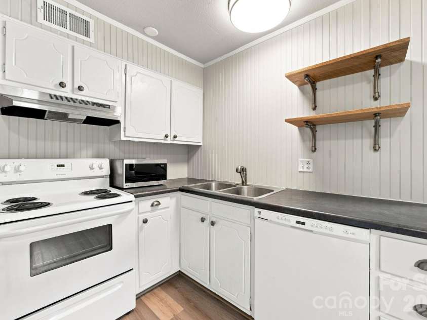 4603 Hedgemore Drive, Charlotte, NC 28209.  MLS# CAR4417329, YatesRealty ID 47068. Floating Shelves