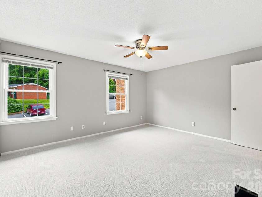 4603 Hedgemore Drive, Charlotte, NC 28209.  MLS# CAR4417329, YatesRealty ID 47068. Huge Bedrooms!