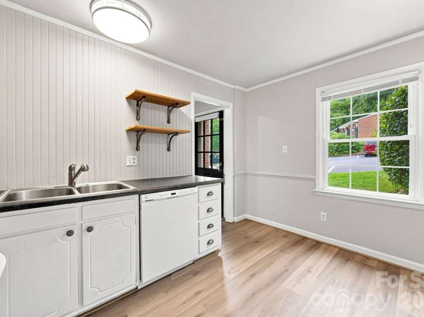4603 Hedgemore Drive, Charlotte, NC 28209.  MLS# CAR4417329, YatesRealty ID 47068. Neutral Colors