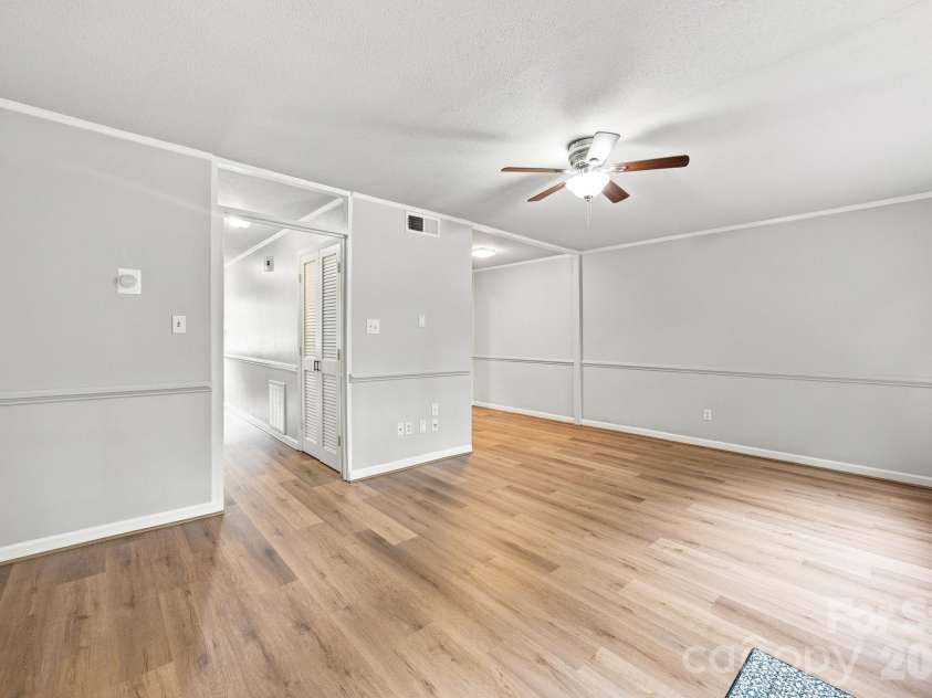 4603 Hedgemore Drive, Charlotte, NC 28209.  MLS# CAR4417329, YatesRealty ID 47068. Neutral Decor
