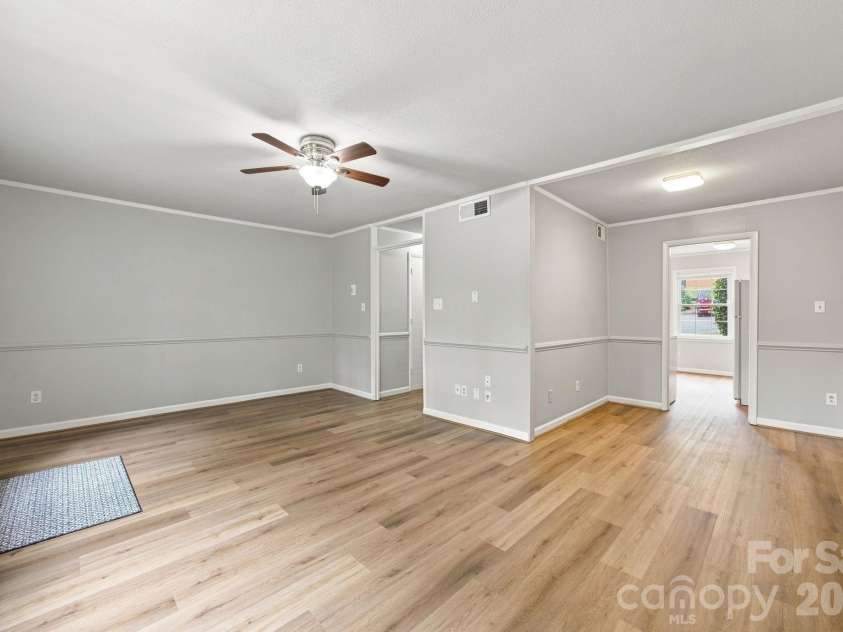 4603 Hedgemore Drive, Charlotte, NC 28209.  MLS# CAR4417329, YatesRealty ID 47068. New Flooring